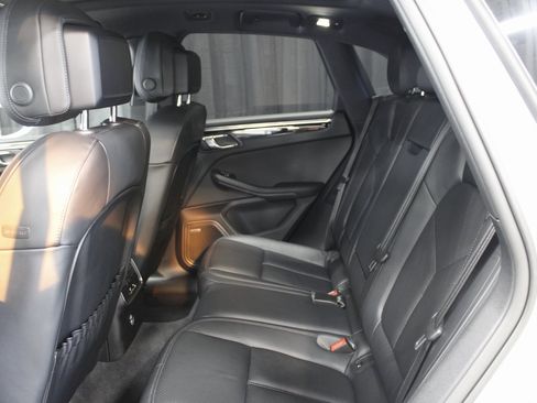 Certified 2025 Porsche Macan image 21