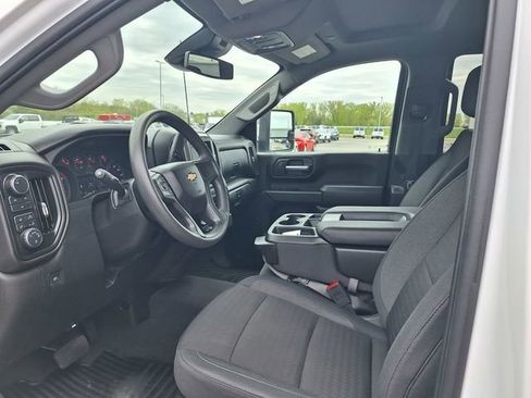 Used 2025 Chevrolet Silverado 2500 Custom w/ Custom Value Package AWD/4WD image 10