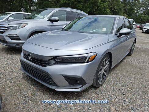 Used 2022 Honda Civic Touring image 2