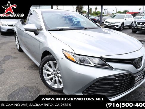 Used 2019 Toyota Camry LE FWD image 1