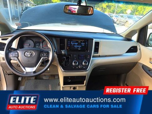 Used 2015 Toyota Sienna LE FWD image 17