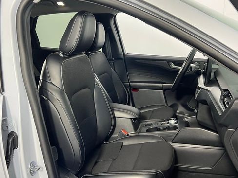 Used 2025 Ford Escape SE image 30