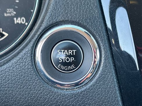 Used 2019 Nissan Rogue SV image 32