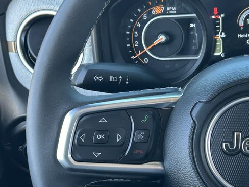 Used 2025 Jeep Wrangler Unlimited Sahara AWD/4WD image 23
