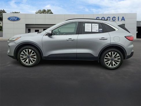 Certified 2022 Ford Escape Titanium image 7
