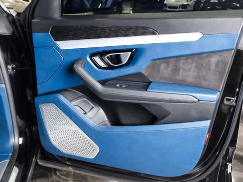 Used 2019 Lamborghini Urus AWD/4WD image 27
