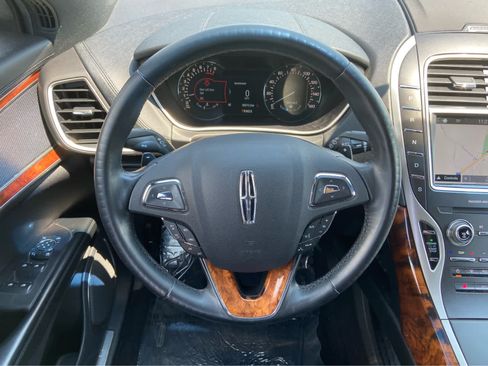 Used 2017 Lincoln MKX Select w/ Select Plus Package FWD image 19