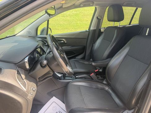 Used 2018 Chevrolet Trax LT w/ LT Convenience Package FWD image 13