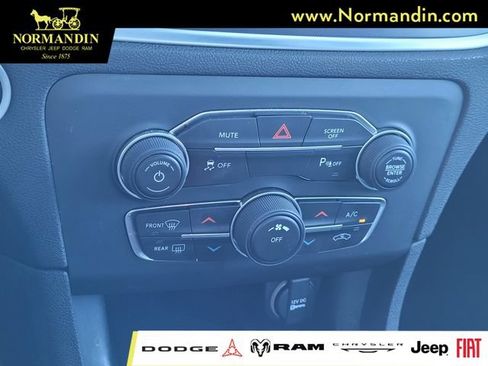 Used 2019 Dodge Charger SXT RWD image 11
