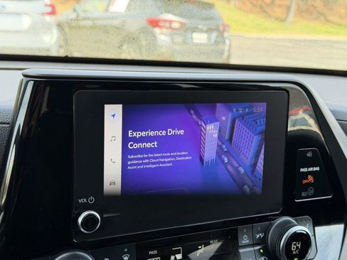 Certified 2024 Toyota Highlander XLE image 3