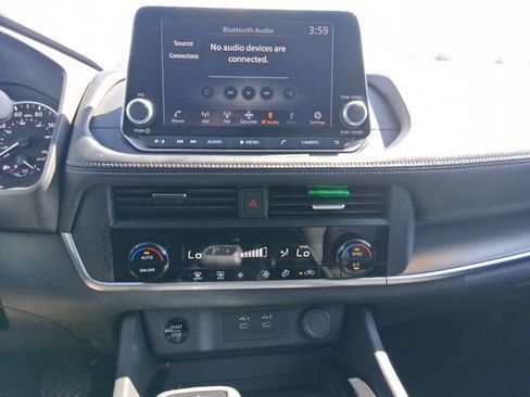 Used 2025 Nissan Rogue SV FWD image 25