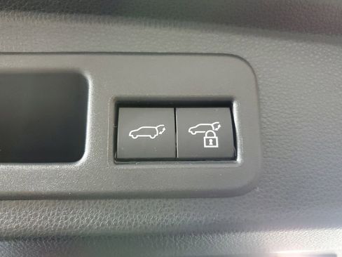 Used 2025 Toyota 4Runner Limited AWD/4WD image 9