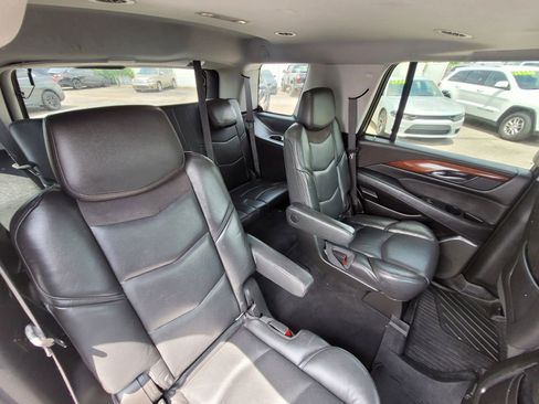 Used 2018 Cadillac Escalade Premium Luxury RWD image 18