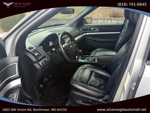 Used 2016 Ford Explorer XLT w/ Equipment Group 202A image 9
