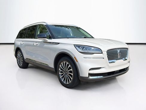 Used 2023 Lincoln Aviator Reserve w/ Elements Package Plus AWD/4WD image 3
