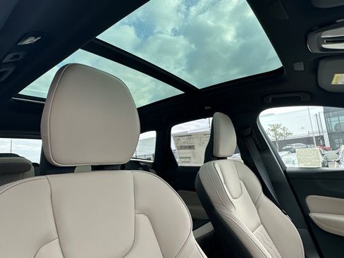 New 2026 Volvo XC60 B5 Plus w/ Protection Package Premier AWD/4WD image 18