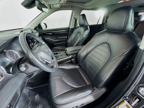 Used 2022 Toyota Highlander XLE image 12