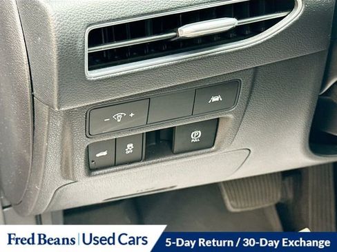 Used 2022 Hyundai Sonata Limited w/ Preferred Accessory Package image 12