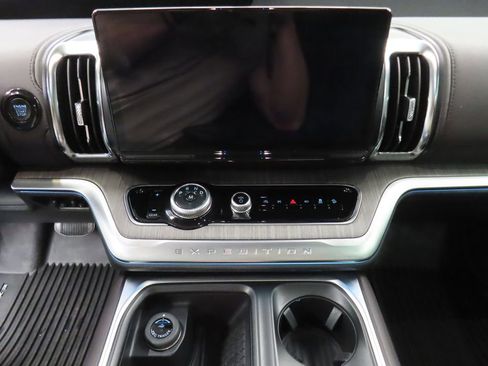 Used 2025 Ford Expedition Max Platinum w/ Platinum Ultimate Package image 18