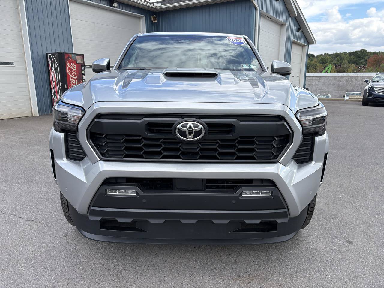 Used 2024 Toyota Tacoma TRD Sport w/ TRD Sport Upgrade Package AWD/4WD image 8