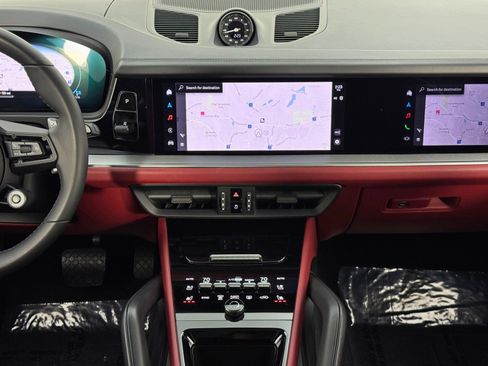 Used 2024 Porsche Cayenne image 25