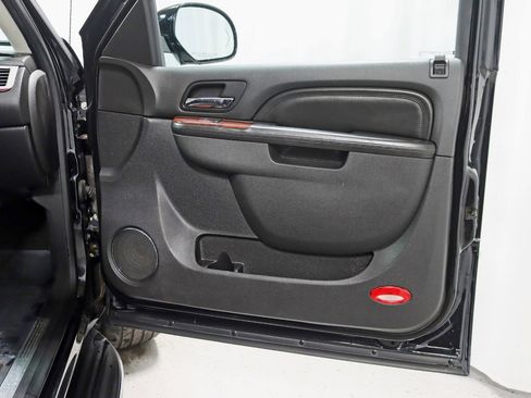 Used 2011 Cadillac Escalade EXT image 27