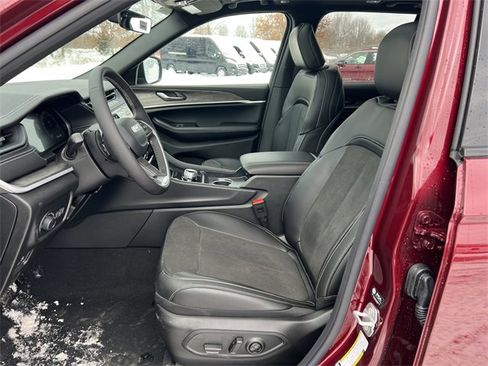 New 2026 Jeep Grand Cherokee Altitude image 4