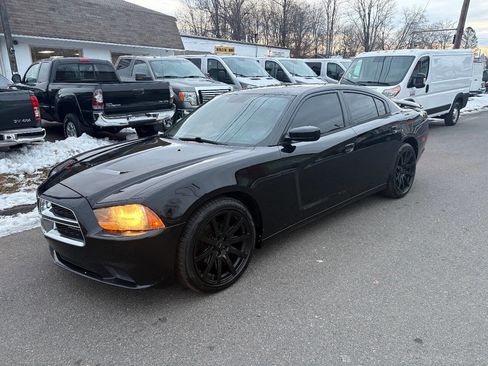 Used 2014 Dodge Charger SE image 1