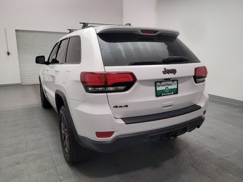 Used 2017 Jeep Grand Cherokee Laredo AWD/4WD image 6