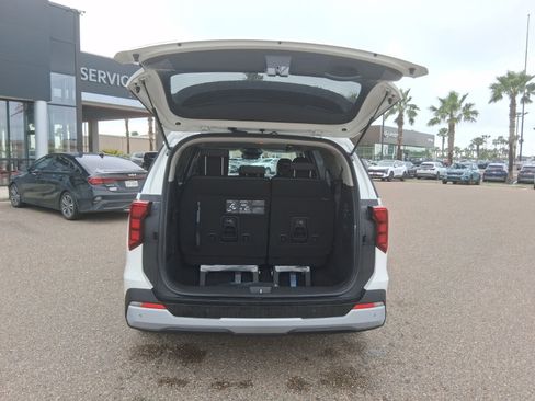 New 2026 Kia Carnival FWD image 6
