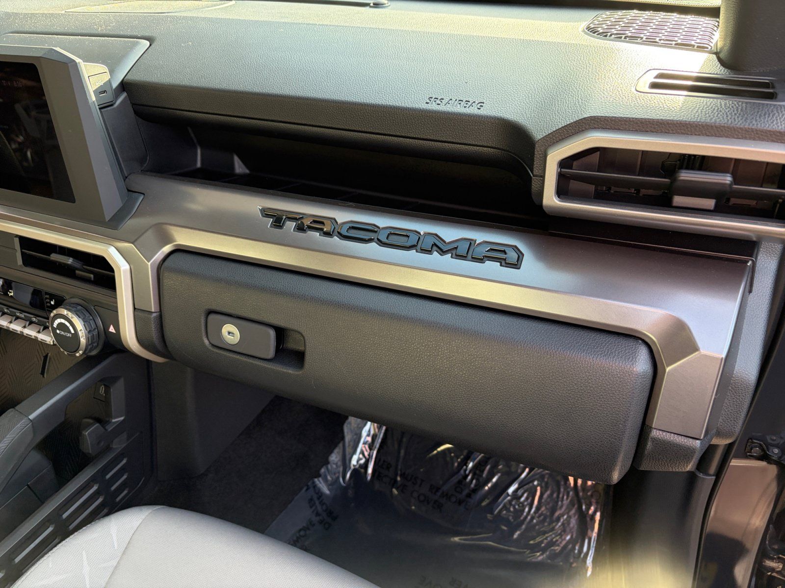 Used 2025 Toyota Tacoma SR5 AWD/4WD image 27