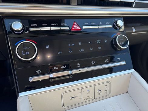 Certified 2025 Hyundai Santa Fe SEL FWD image 22