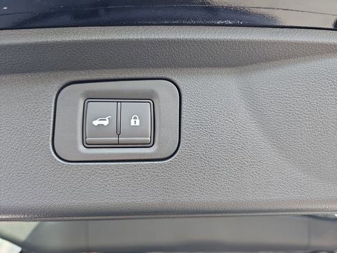 New 2026 Nissan Armada SL w/ Captain's Chari Seat Package image 18