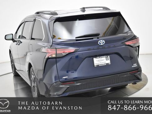 Used 2024 Toyota Sienna XSE AWD/4WD image 17