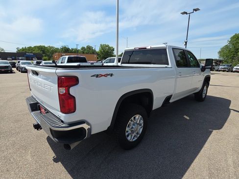 Used 2024 Chevrolet Silverado 3500 LT AWD/4WD image 9