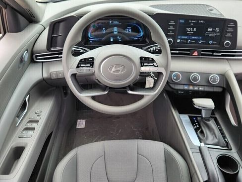 Used 2026 Hyundai Elantra SE w/ Cargo Package FWD image 7