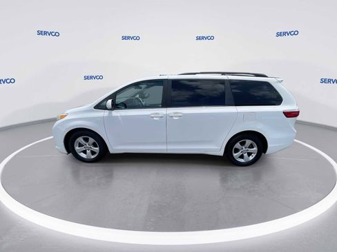 Used 2017 Toyota Sienna LE image 5