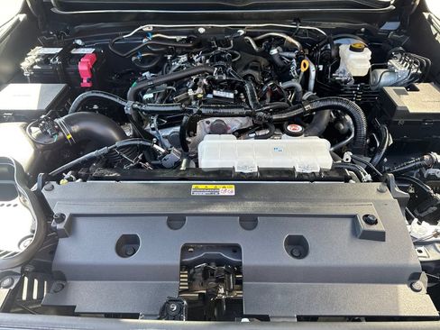 Certified 2025 Toyota Tacoma SR5 AWD/4WD image 22
