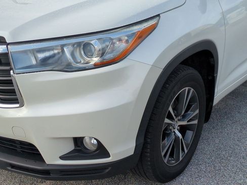 Used 2016 Toyota Highlander XLE AWD/4WD image 10