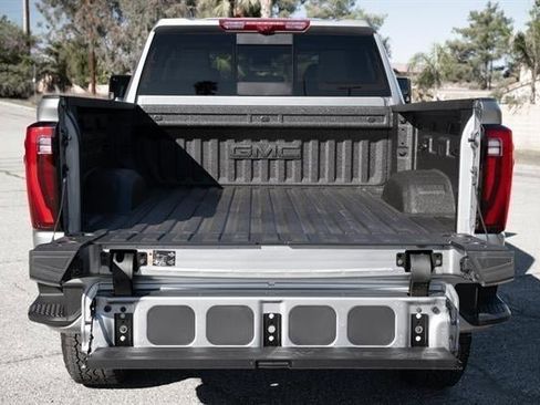 New 2026 GMC Sierra 2500 Denali w/ Denali Reserve Package image 17