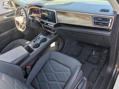 Used 2024 Volkswagen Atlas SE image 19