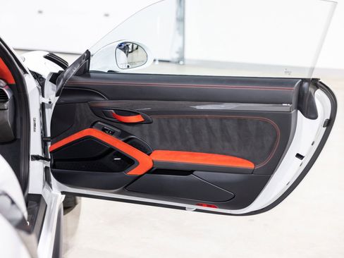 Used 2018 Porsche 911 GT2 RS image 33