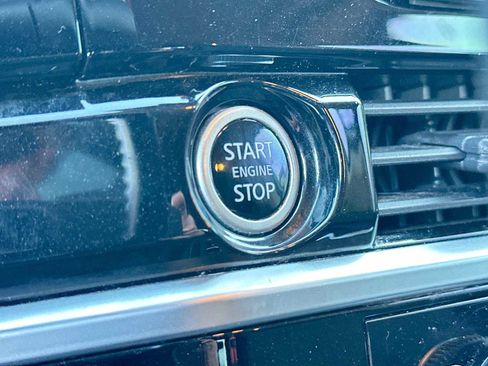 Used 2022 Nissan Pathfinder SV FWD image 28