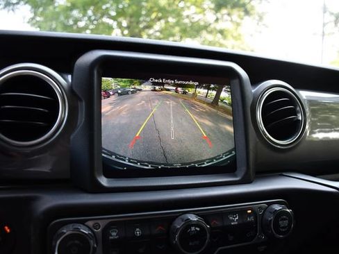 Used 2019 Jeep Wrangler Unlimited Sahara AWD/4WD image 19