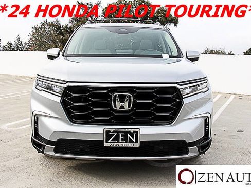 Used 2024 Honda Pilot Touring image 2