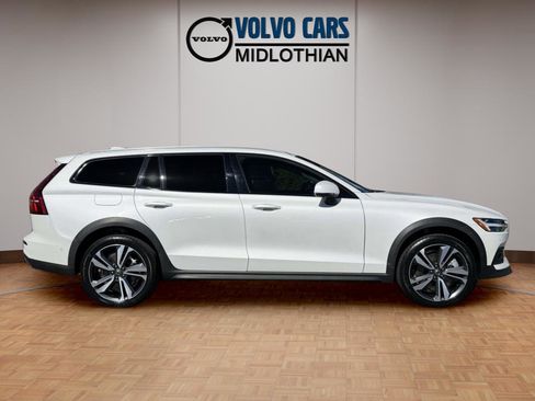 Used 2025 Volvo V60 B5 Cross Country Plus AWD/4WD image 18