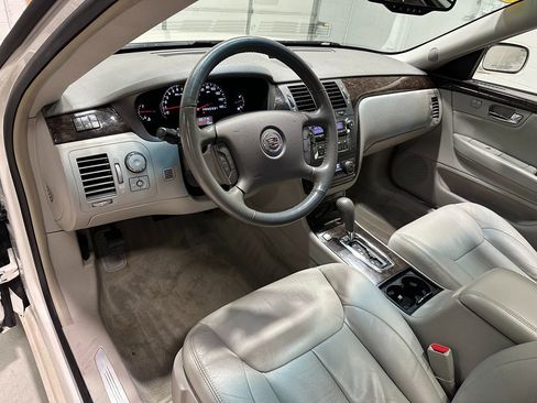 Used 2010 Cadillac DTS Luxury image 31