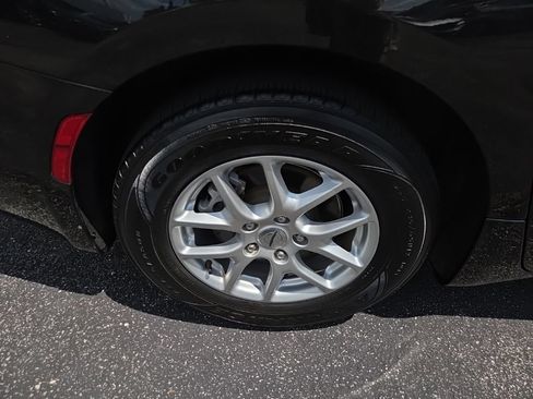 Used 2023 Chrysler Pacifica Touring-L FWD image 19