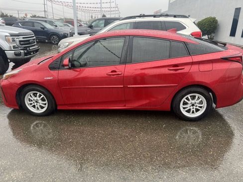Used 2019 Toyota Prius L Eco image 3