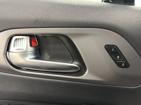 Used 2025 Chrysler Pacifica Select FWD image 16